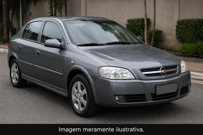 Veículo GM/Astra HB 4P Advantage, ano 2011, modelo 2011, na cor cinza, com motorização flex (álcool/gasolina).