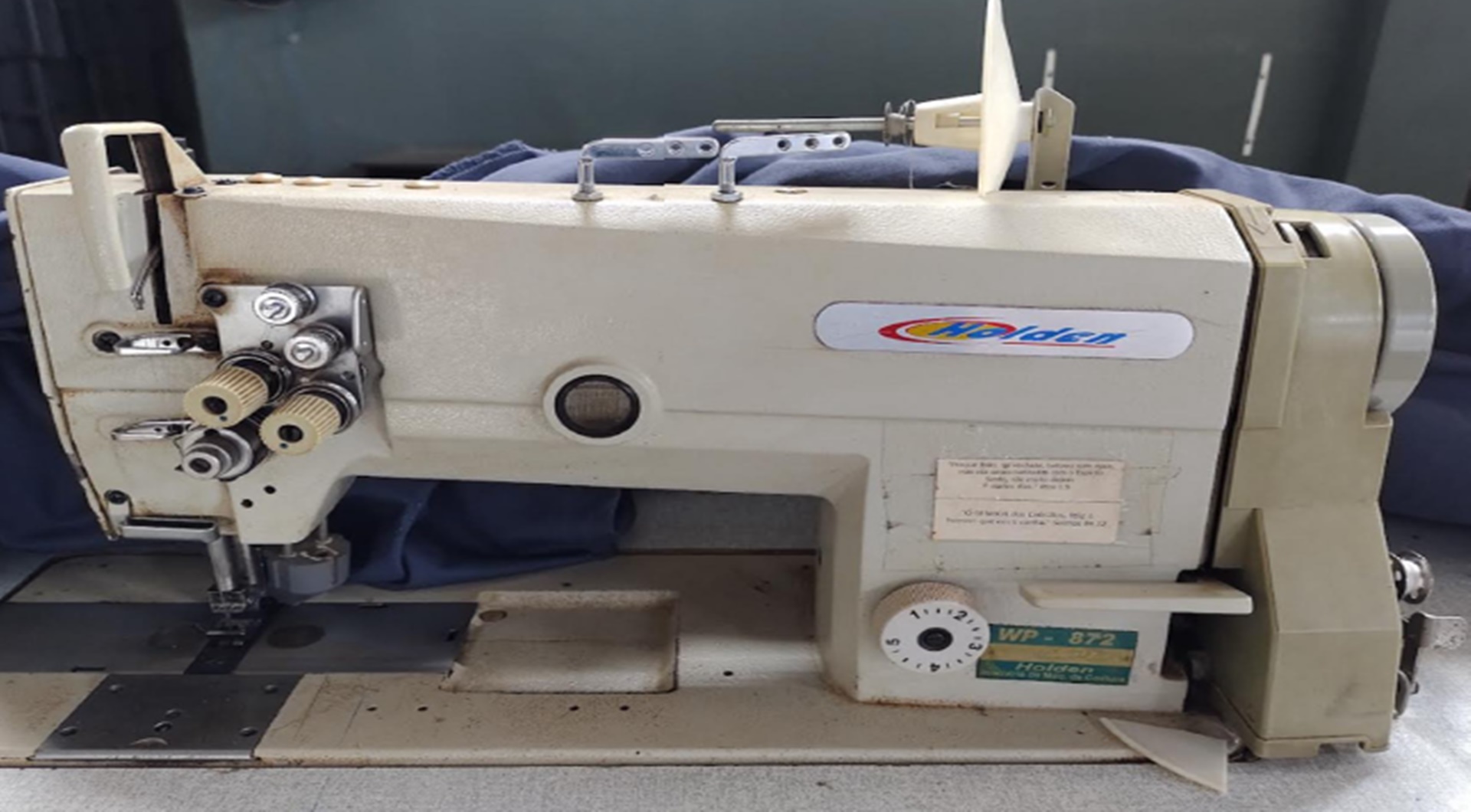 01 máquina pespontadeira Holden - leilão judicial - Não informado BR - lance mínimo R$ 2.800