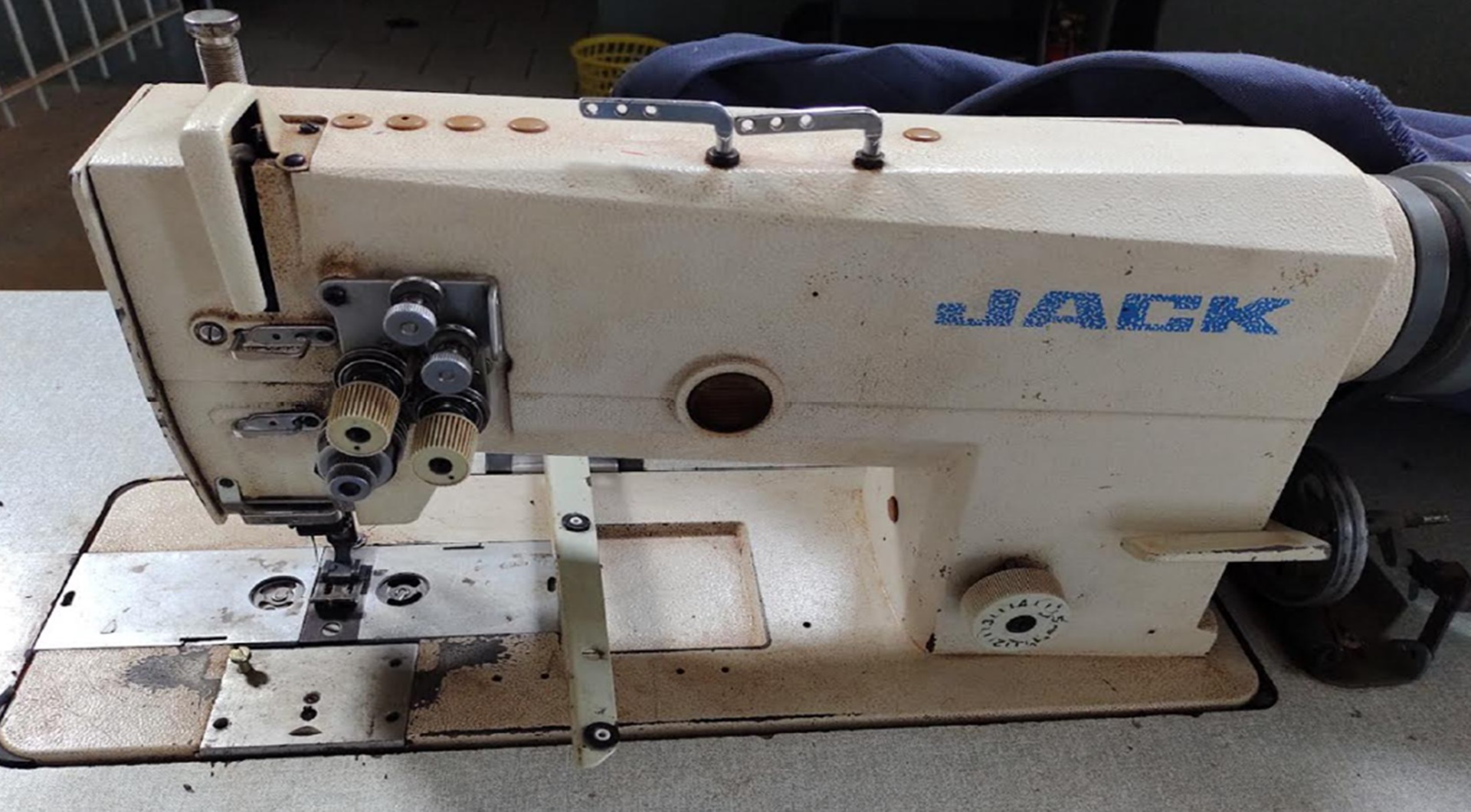 01 máquina pespontadeira Jack - leilão judicial - Não informado BR - lance mínimo R$ 3.150