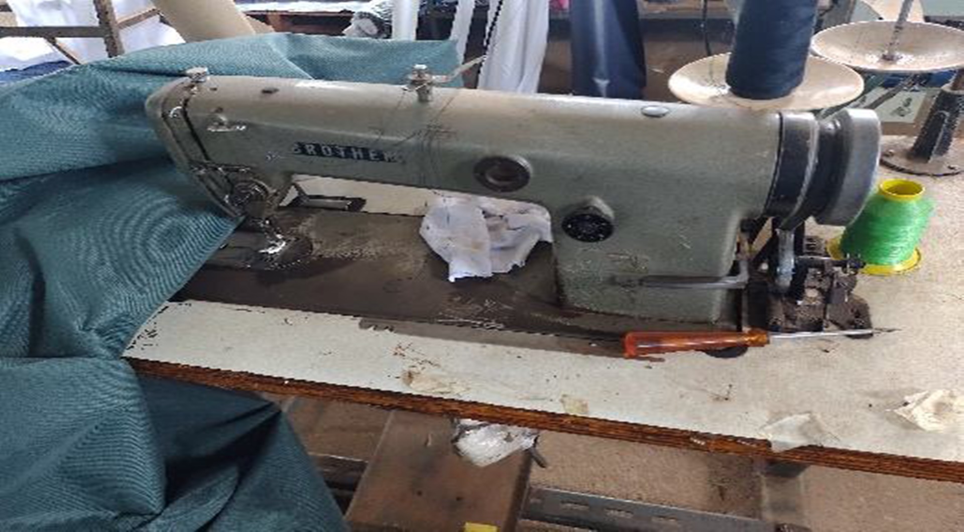 01 máquina reta, marca Brother - leilão judicial - Não informado BR - lance mínimo R$ 1.400