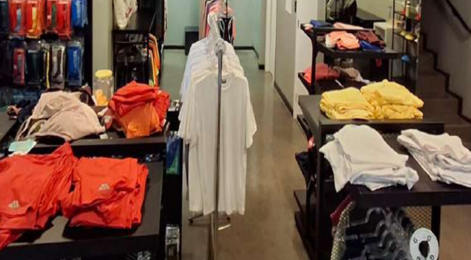 Diversas peças de roupas - leilão judicial - Não informado BR - lance mínimo R$ 5.474