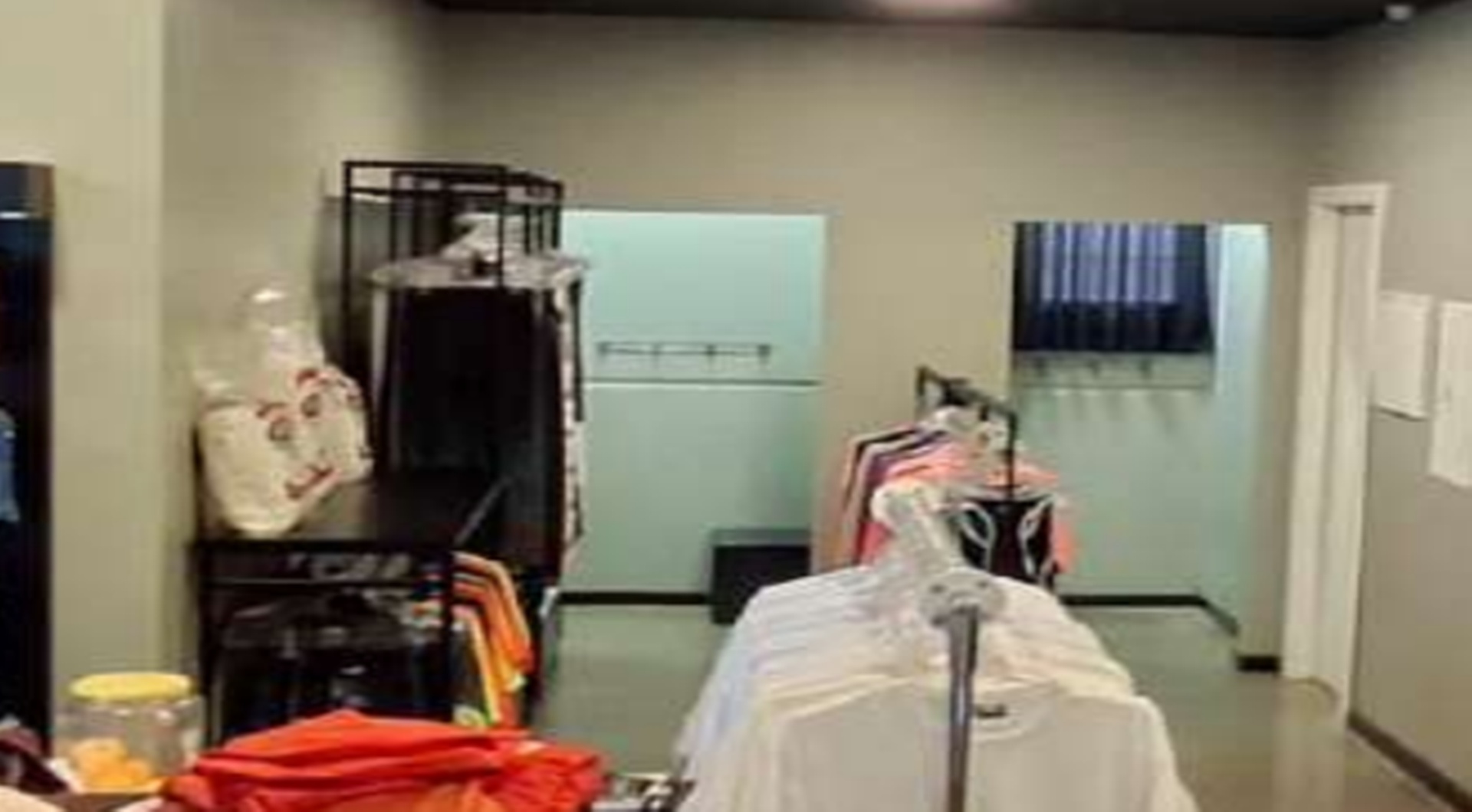 Diversas peças de roupas - leilão judicial - Não informado BR - lance mínimo R$ 9.880