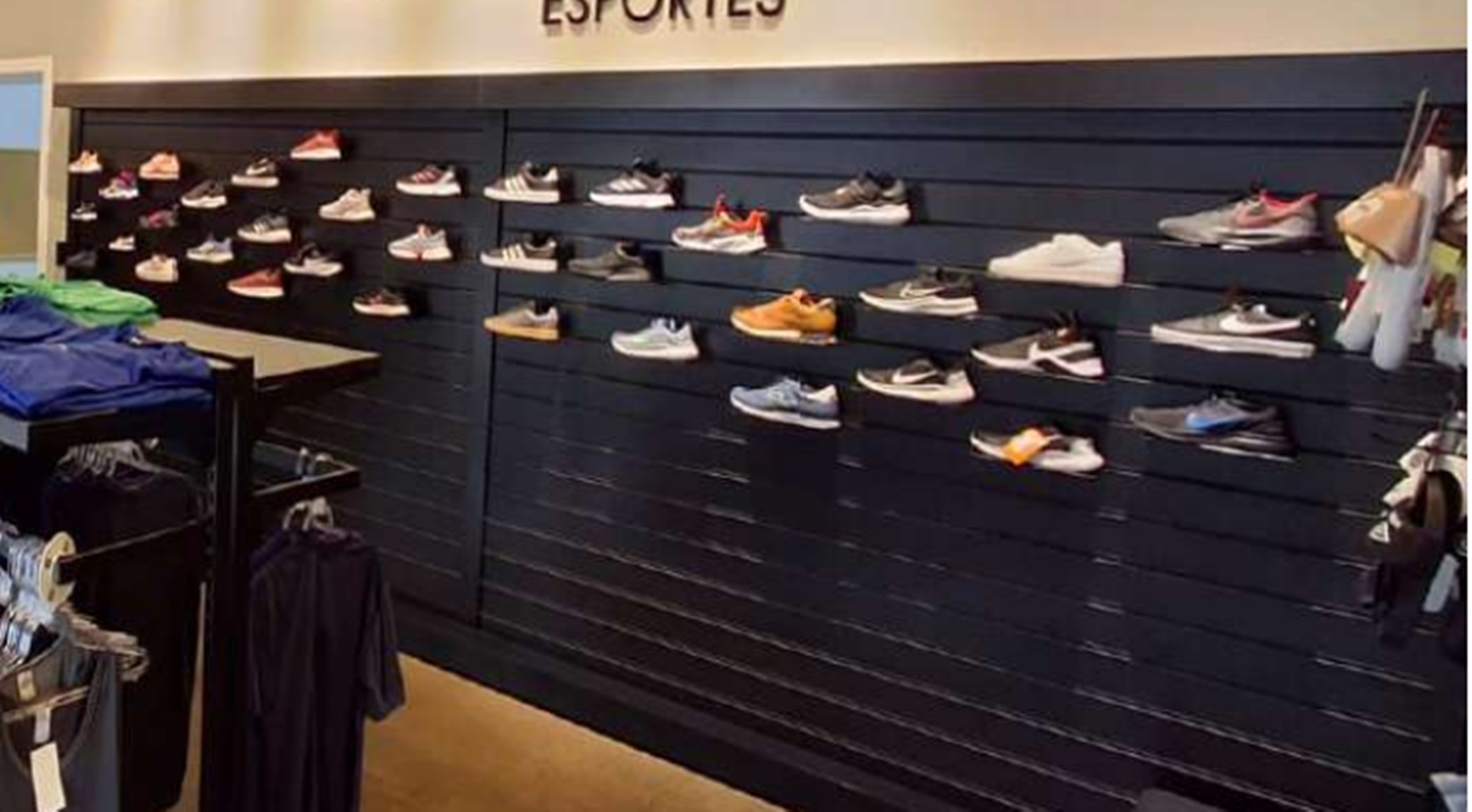 Diversos calçados - leilão judicial - Não informado BR - lance mínimo R$ 22.176