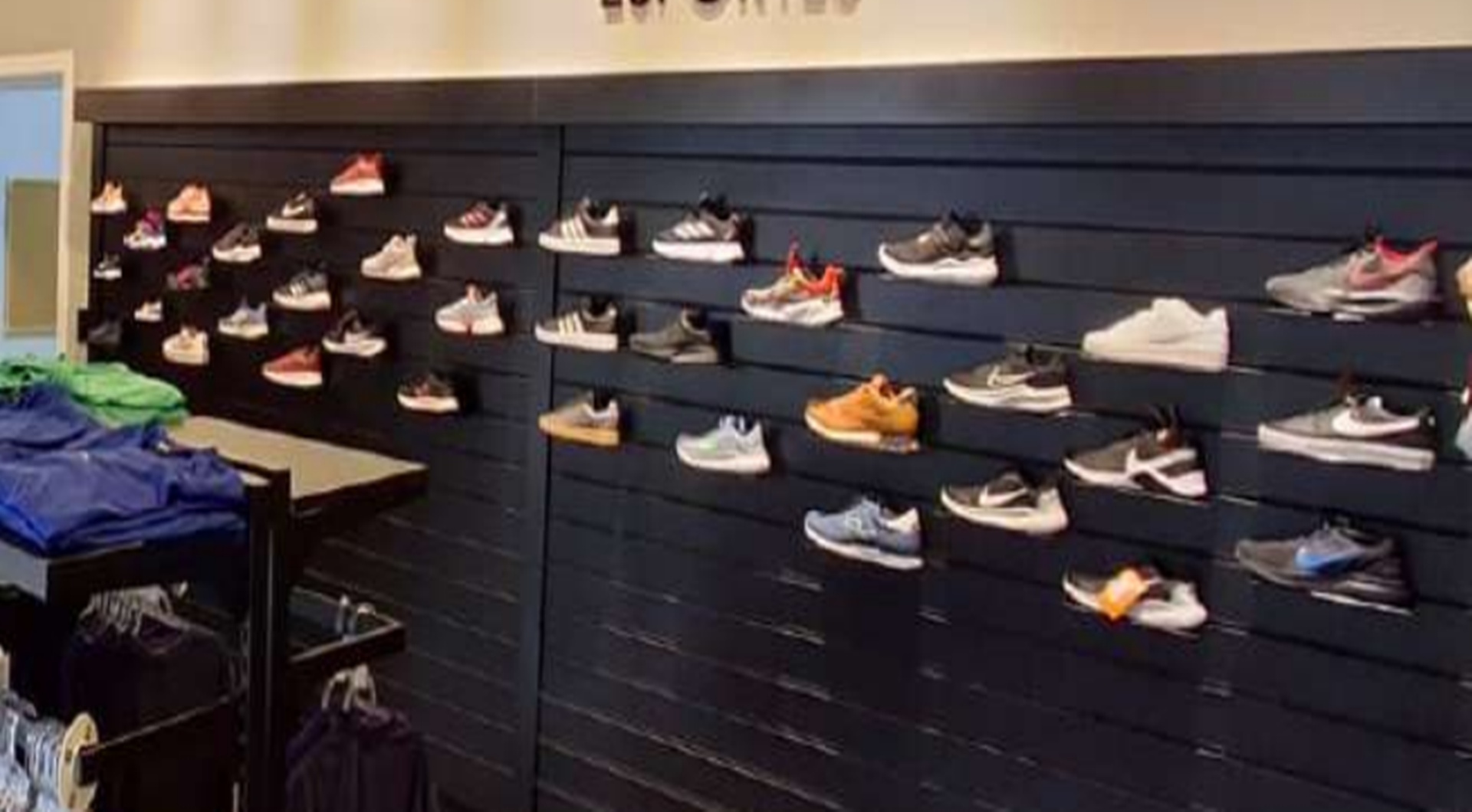 Diversos calçados - leilão judicial - Não informado BR - lance mínimo R$ 26.222