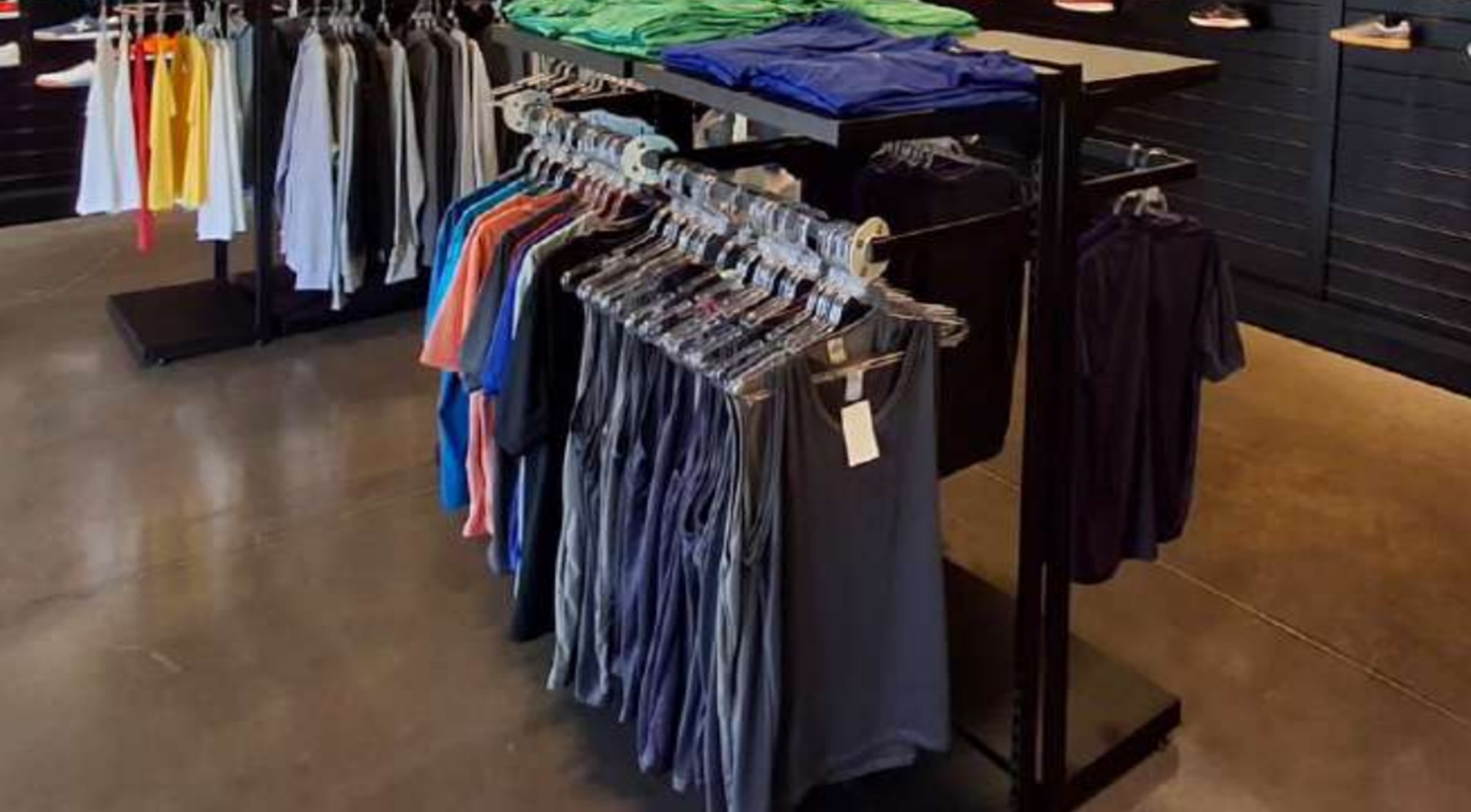 Diversas peças de roupas - leilão judicial - Não informado BR - lance mínimo R$ 3.781