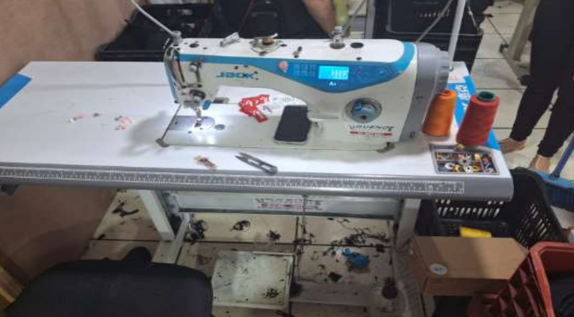 01 máquina de costura reta eletrônica, marca Jack - leilão judicial - Não informado BR - lance mínimo R$ 2.250