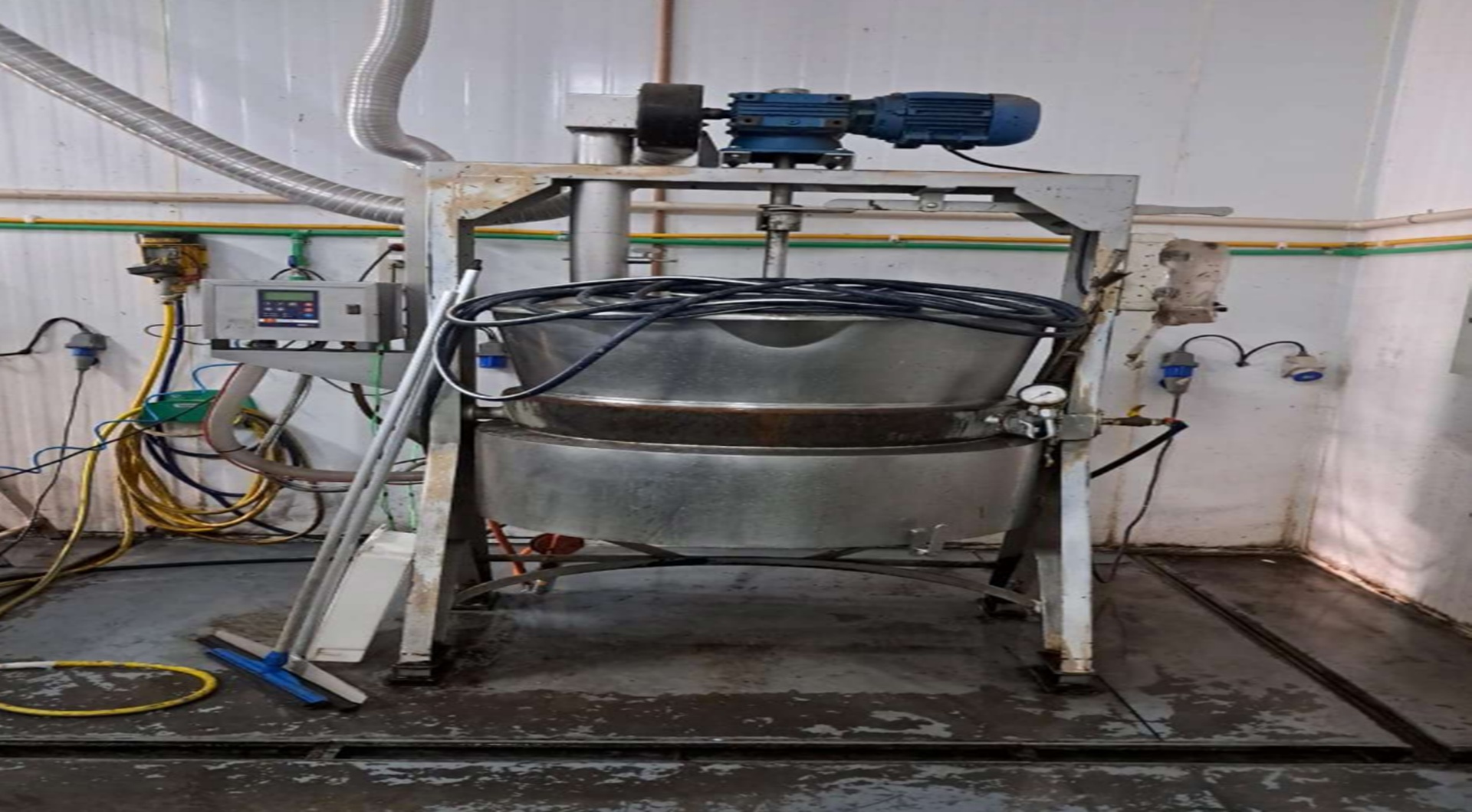 01 máquina industrial de cozimento, marca MEKAMAU - leilão judicial - Não informado BR - lance mínimo R$ 41.000