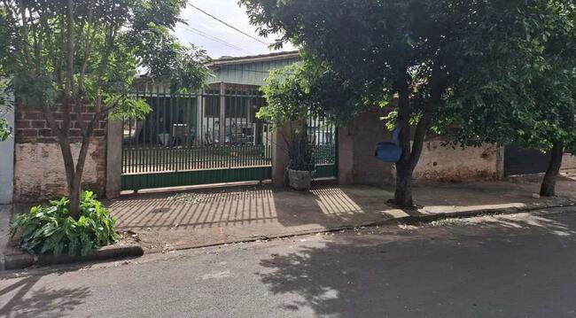 Imóvel C/ 375m² Em Paranacity/pr, localizado em Paranacity - PR