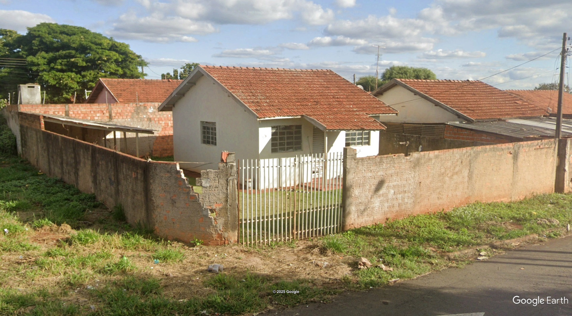 Direitos - Imóvel c/ 255,06m² em Arapongas/PR - leilão judicial - Arapongas PR - lance mínimo R$ 49.194