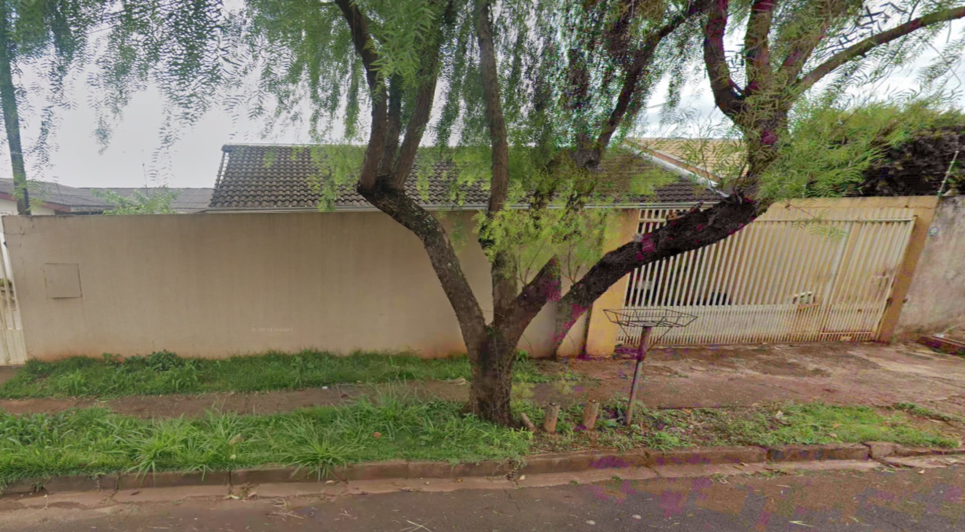 Imóvel c/ 296,63m² no Conj. Res. Santa Rita IV em Londrina/PR - leilão judicial - Londrina PR - lance mínimo R$ 155.000