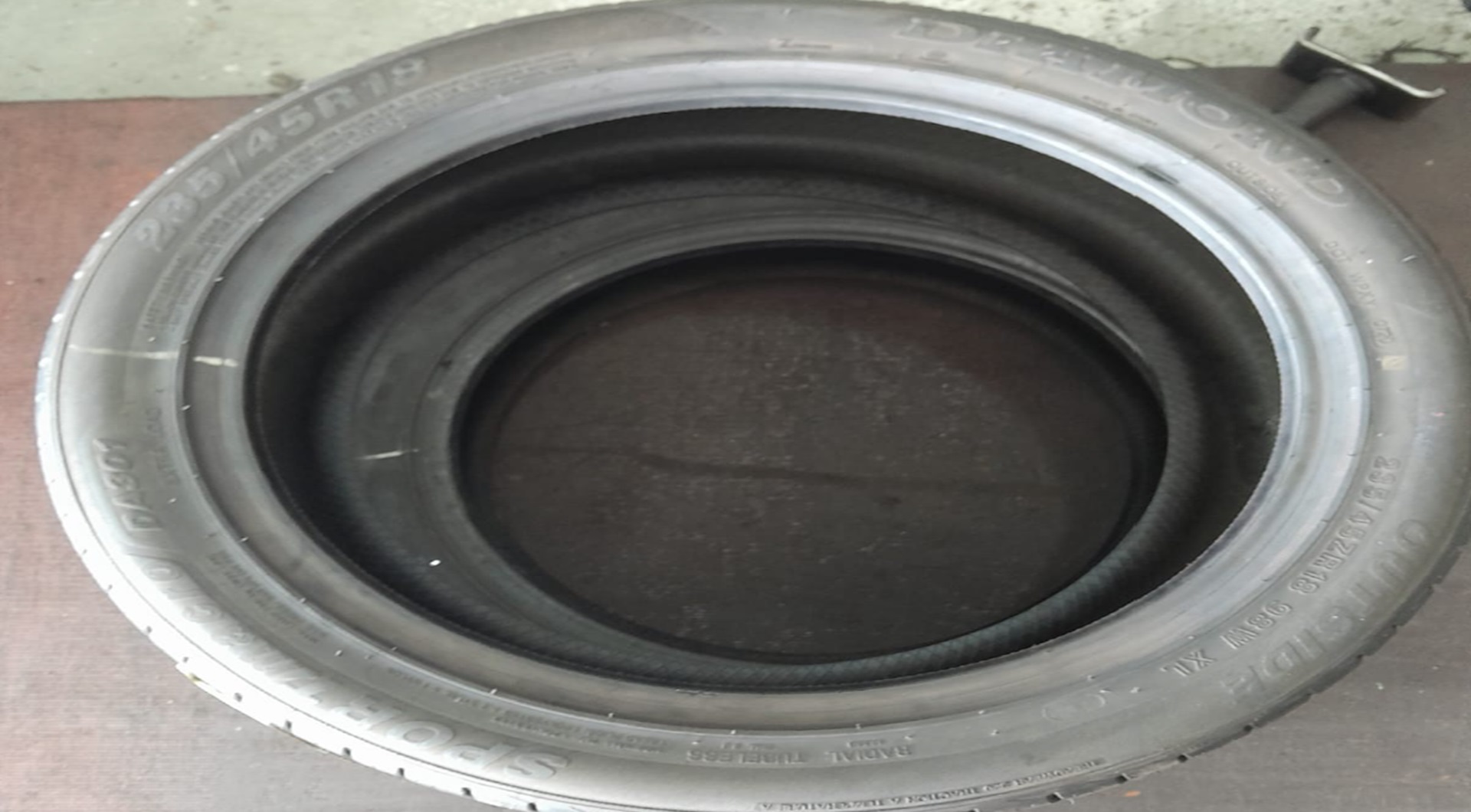 01 Pneu Diamond 235/45R18 - leilão judicial - Não informado BR - lance mínimo R$ 257