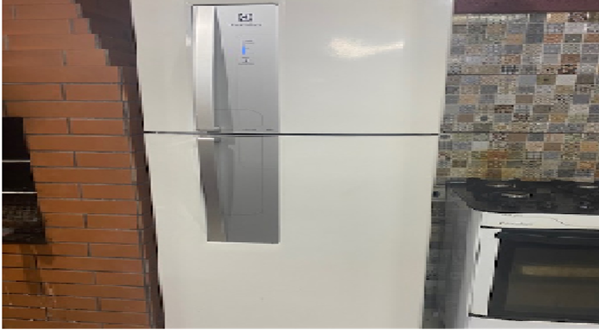 01 geladeira Electrolux DF-42 - leilão judicial - Não informado BR - lance mínimo R$ 1.250