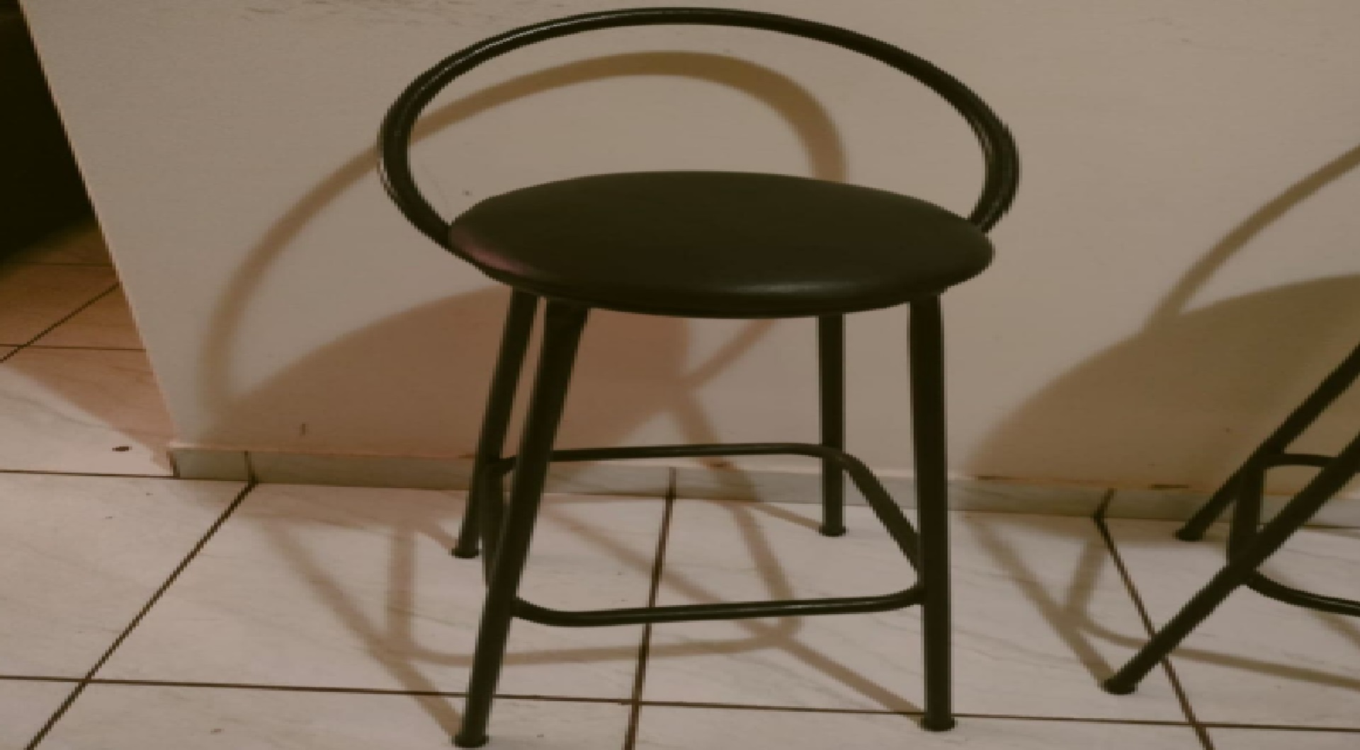 02 banquetas - leilão judicial - Não informado BR - lance mínimo R$ 90