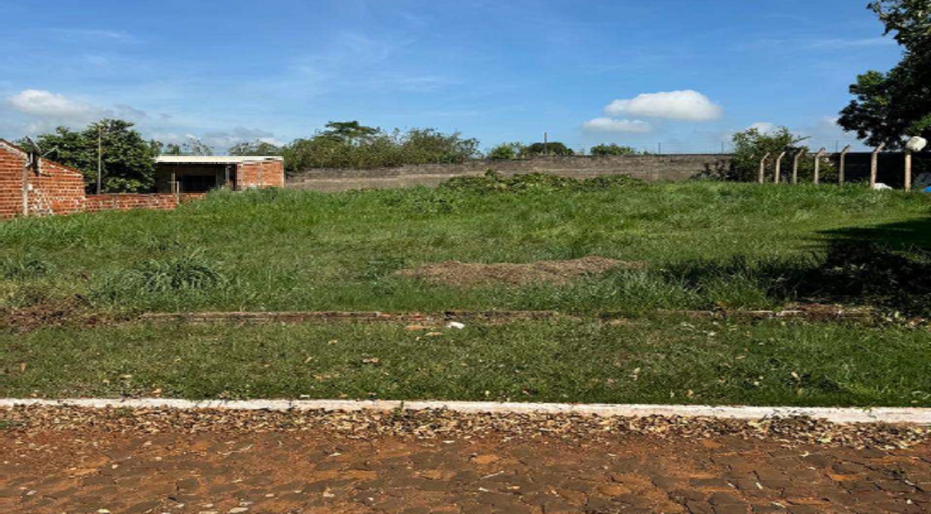 Direitos - Imóvel c/ 1.077,18m² no Cond. de Pesca e Lazer Marinas do Paraná em Santa Inês/PR - leilão judicial - Não informado BR - lance mínimo R$ 80.326