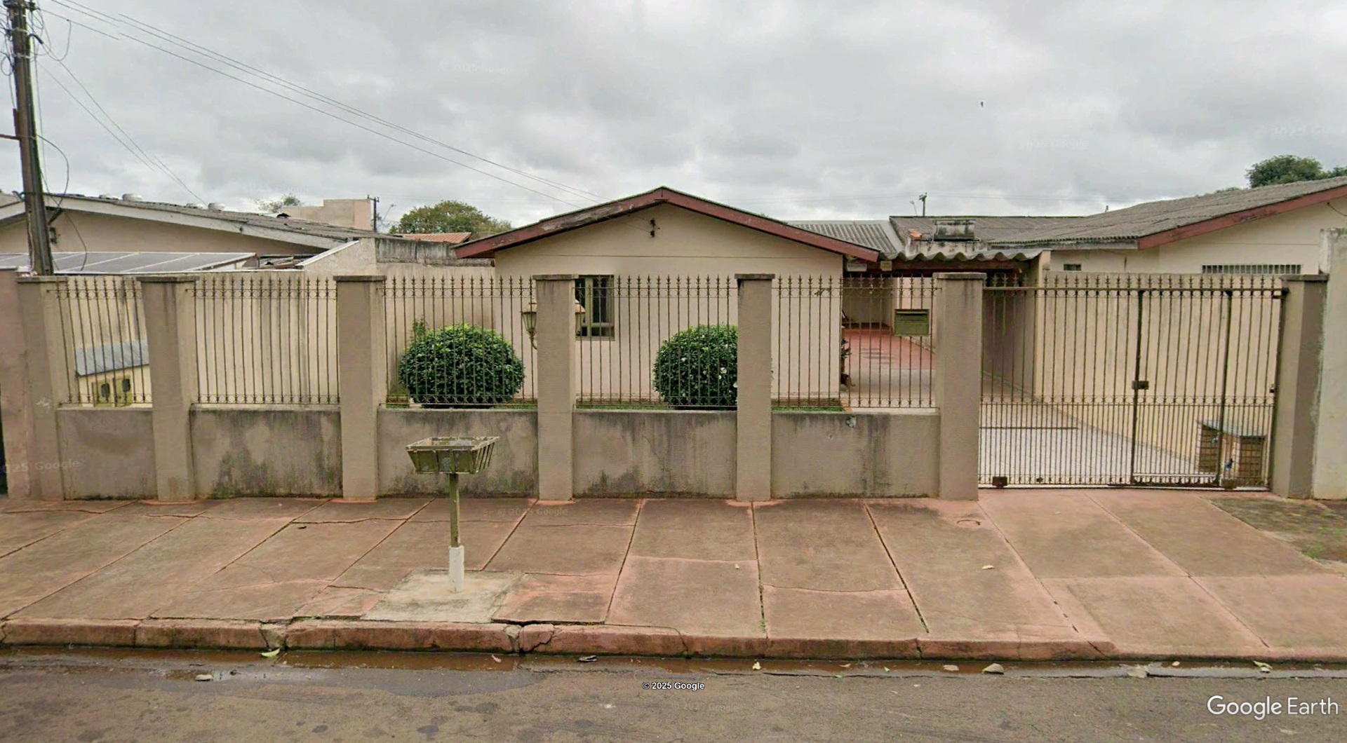 Imóvel c/ 296,63m² no Conj. Res. Santa Rita IV em Londrina/PR - leilão judicial - Londrina PR - lance mínimo R$ 324.000