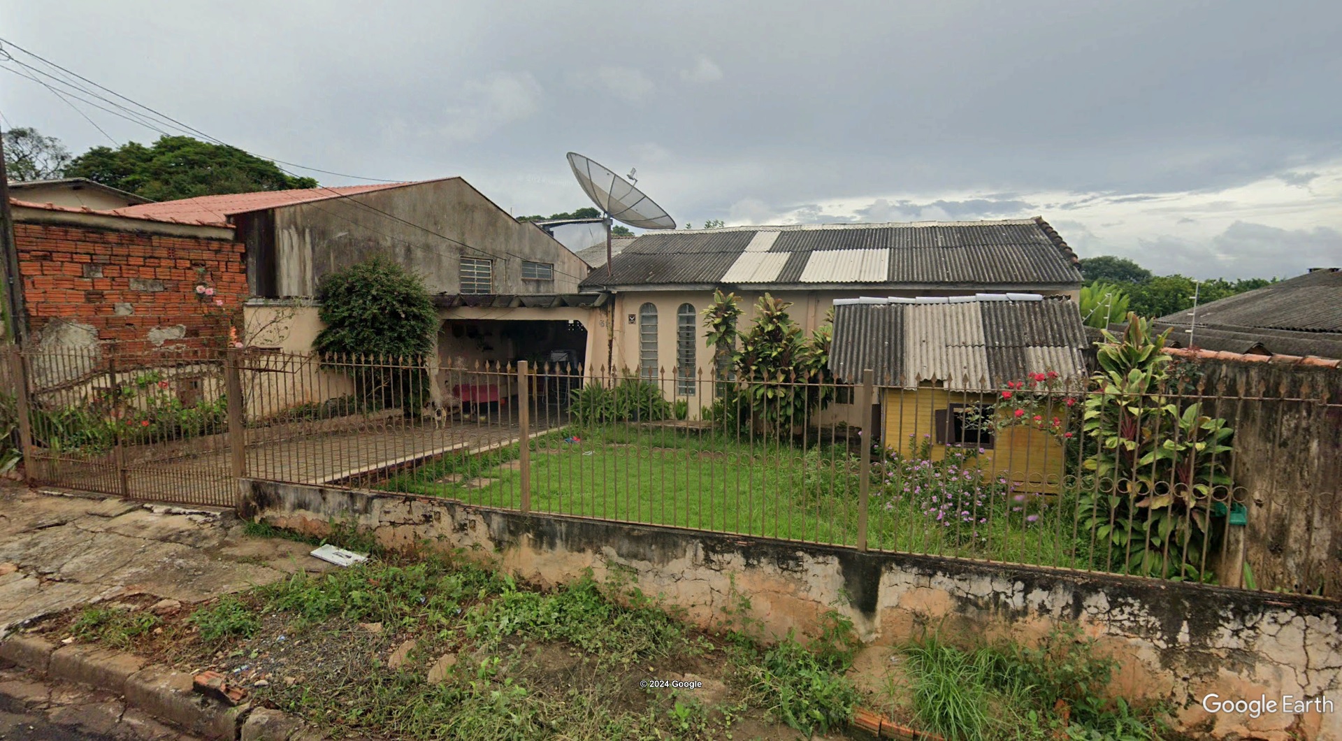 Imóvel c/ 300m² no Conj. Hab. Lindóia em Londrina/PR - leilão judicial - Londrina PR - lance mínimo R$ 150.000