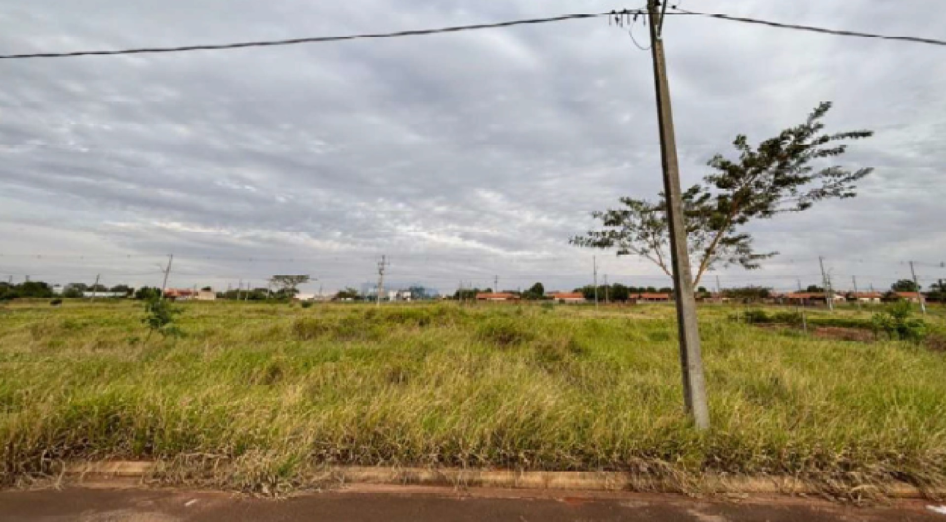 Imóvel c/ 180m² no Parque Res. Pérola II em Pérola/PR - leilão judicial - Não informado BR - lance mínimo R$ 15.000