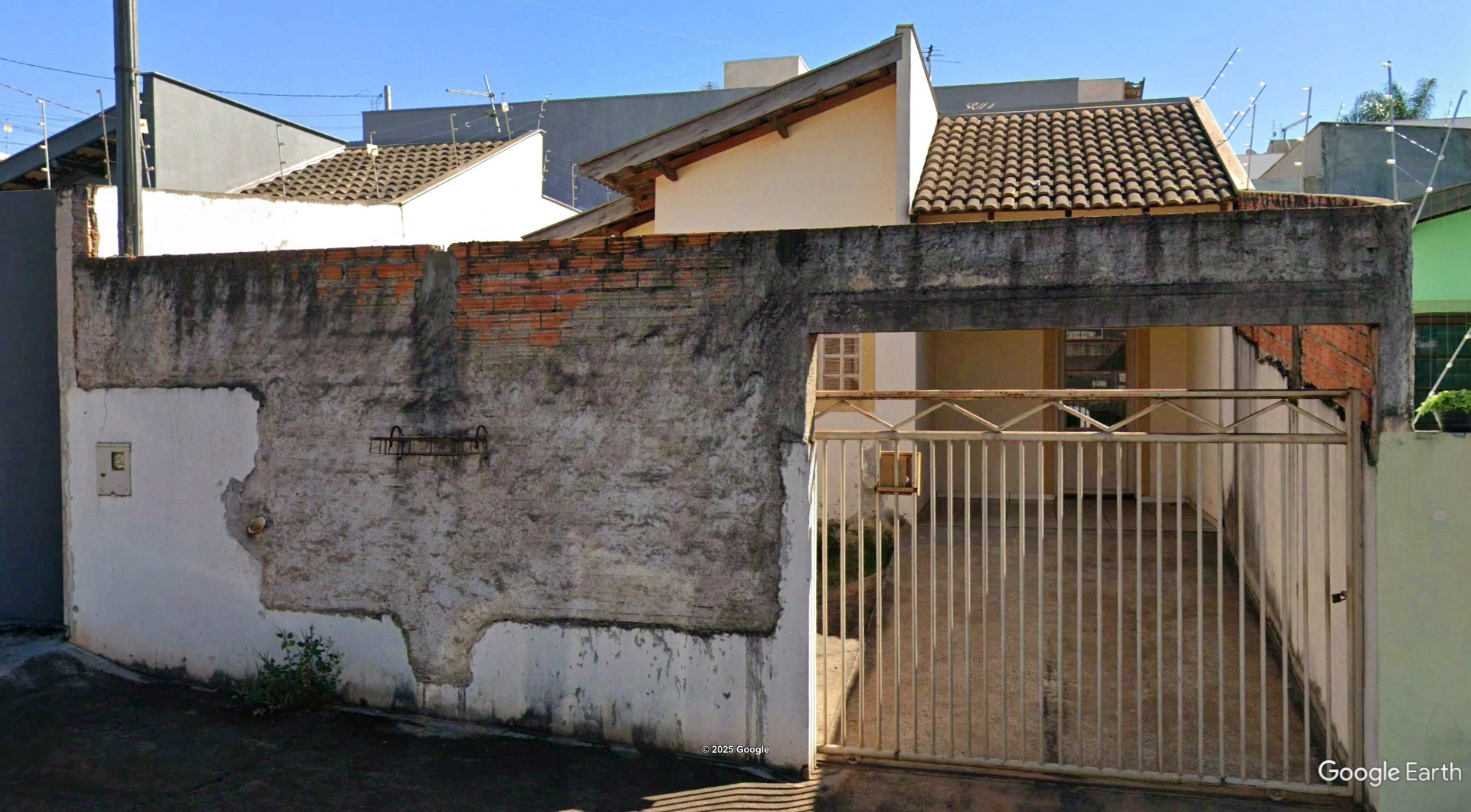 Imóvel c/ 125,38m² no Res. Vale Verde em Cambé/PR - leilão judicial - Não informado BR - lance mínimo R$ 90.126