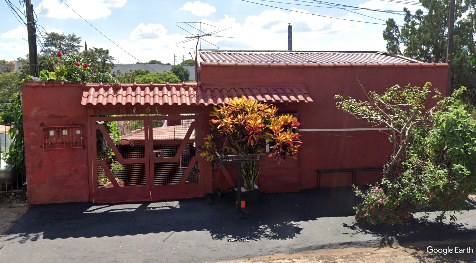 Imóvel c/ 216,50m² no Parque Guanabara em Londrina/PR - leilão judicial - Londrina PR - lance mínimo R$ 90.000