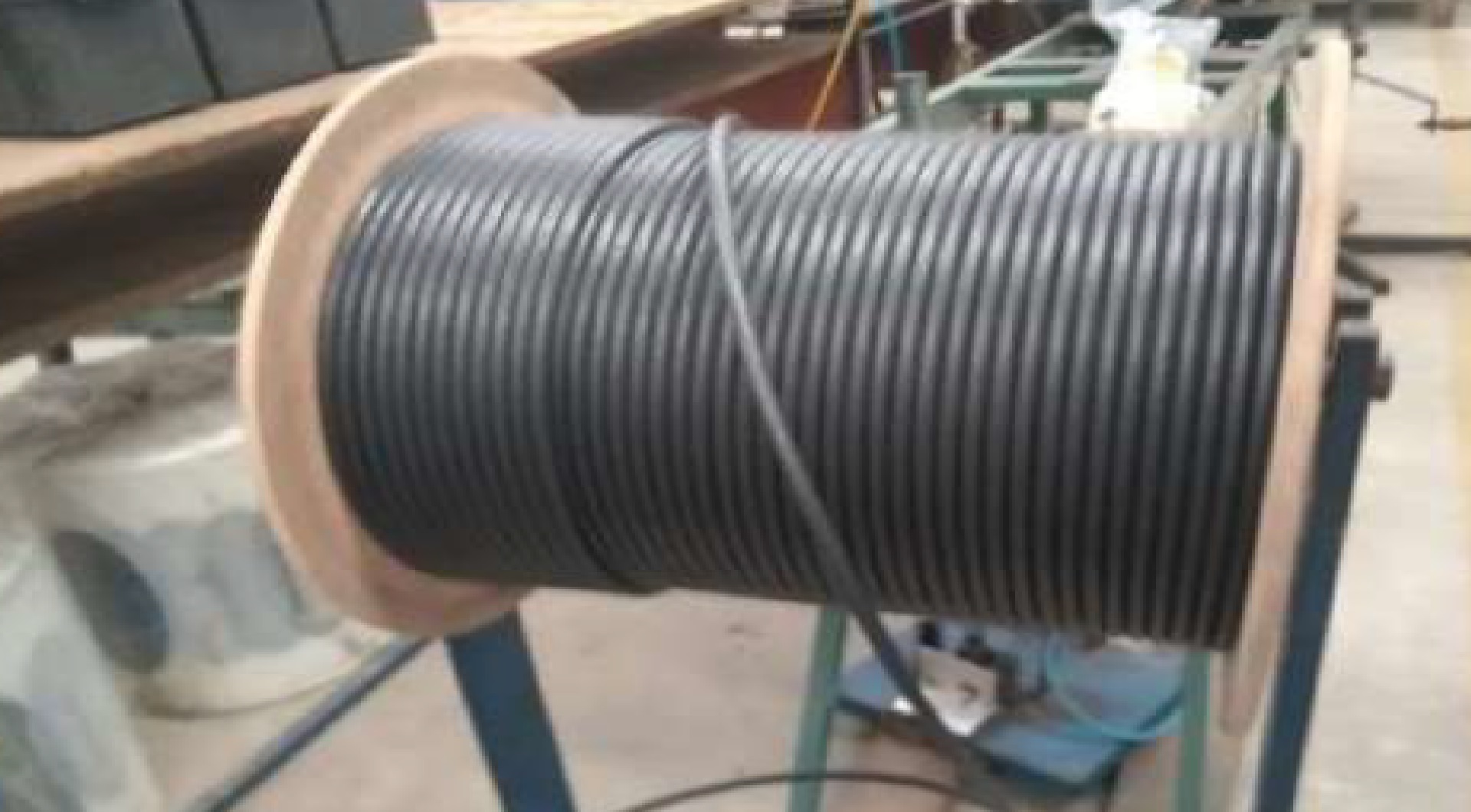 01 bobina aberta com aproximadamente 180m de cabo coaxial - leilão judicial - Não informado BR - lance mínimo R$ 250