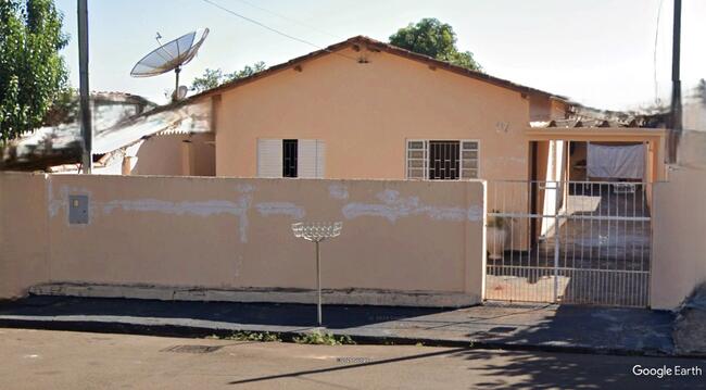 Direitos - Imóvel C/ 256m² Em Bandeirantes/pr, localizado em Bandeirantes - PR, bairro Vila Tiradentes