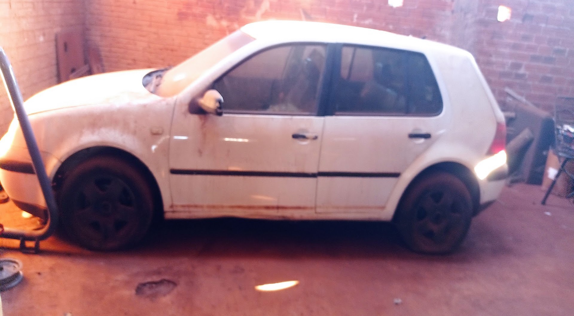 Leilão de Automóveis Veículo em Não informado/BR - Lance Inicial R$ 5.001 - Judicial