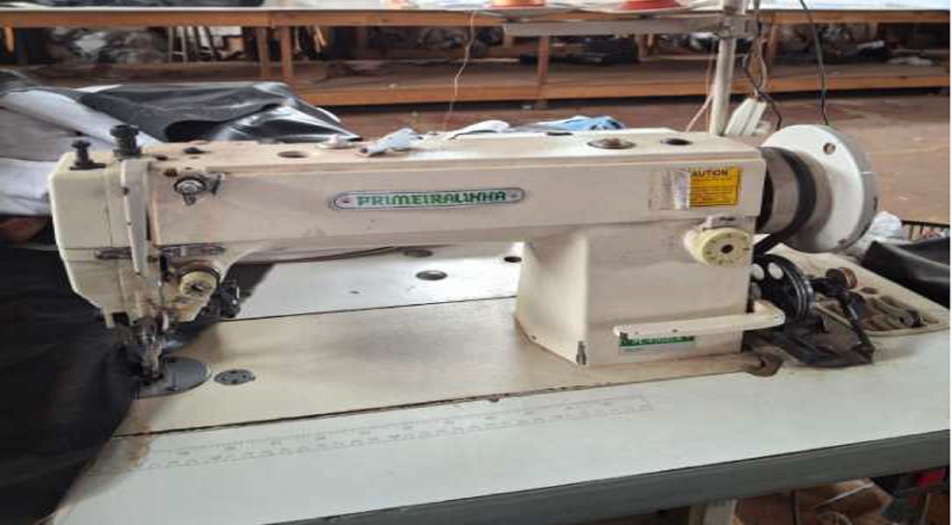 01 máquina de costura dupla - leilão judicial - Não informado BR - lance mínimo R$ 700