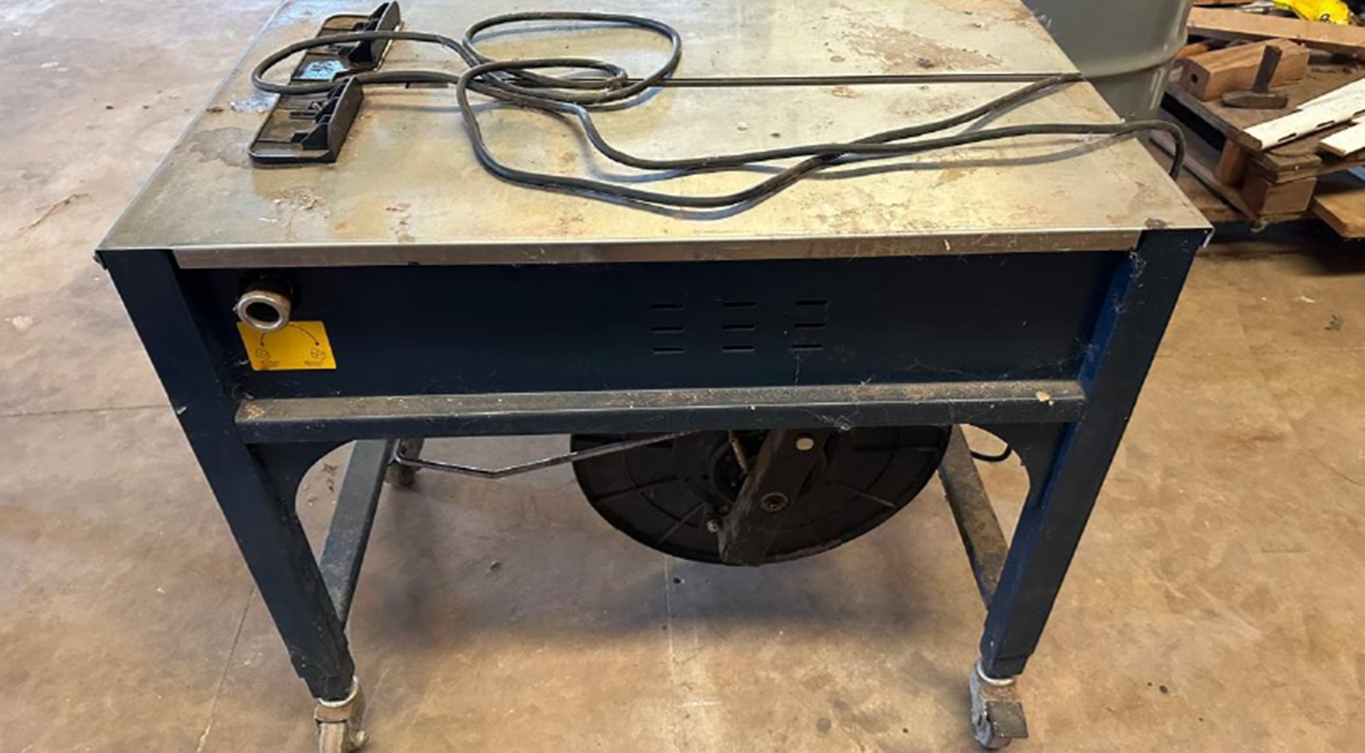 01 máquina de arquear, marca Cyklop - leilão judicial - Não informado BR - lance mínimo R$ 7.000