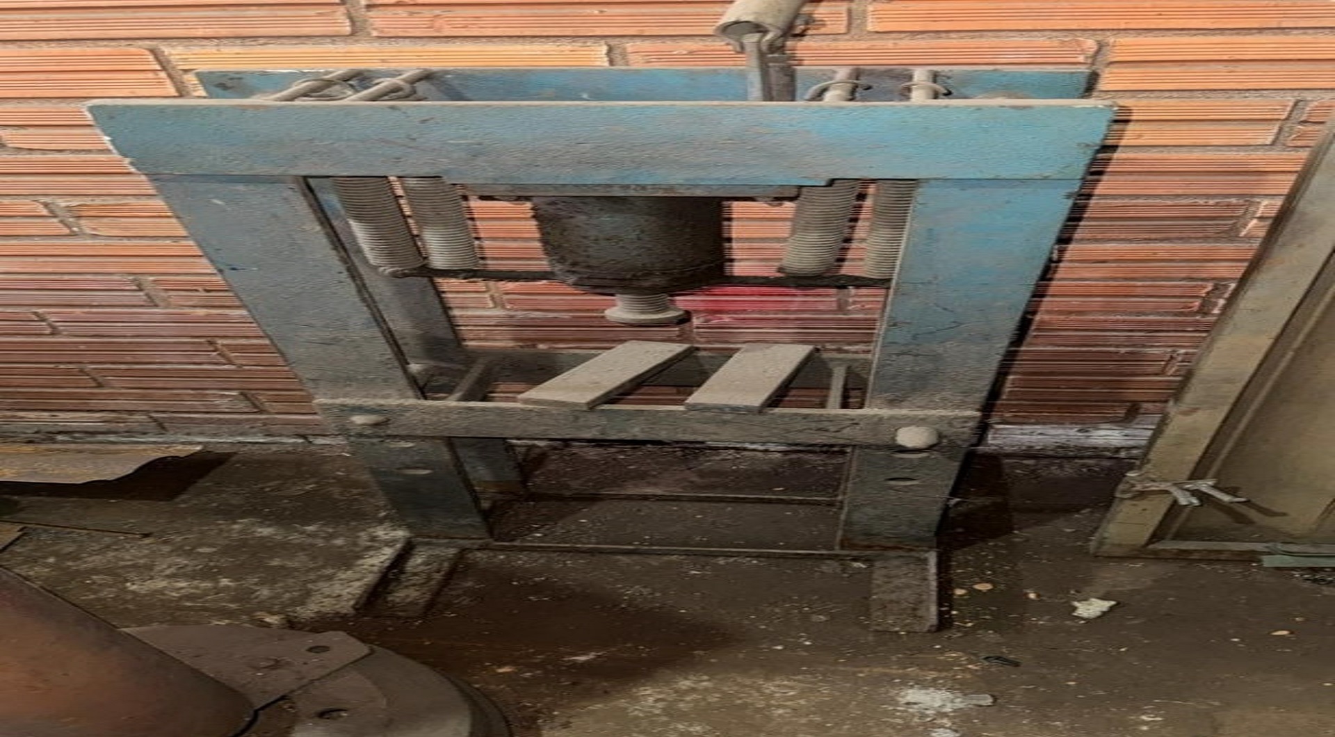 Leilão de Máquinas/Equipamentos Item em Não informado/BR - Lance Inicial R$ 9.900 - Judicial