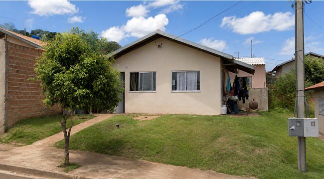 Imóvel C/ 200m² No Res. Portal Do Paranapanema Em Leópolis/pr, localizado em Leópolis - PR