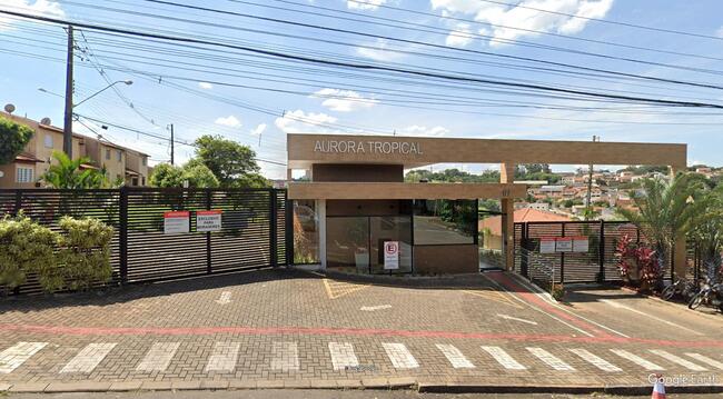 Sobrado Nº 05 Do Cond. Res. Aurora Tropical Em Londrina/pr, localizado em Londrina - PR