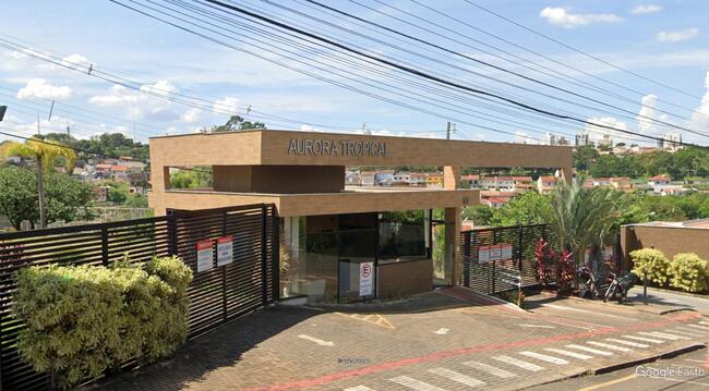 Sobrado Nº 05 Do Cond. Res. Aurora Tropical Em Londrina/pr, localizado em Londrina - PR