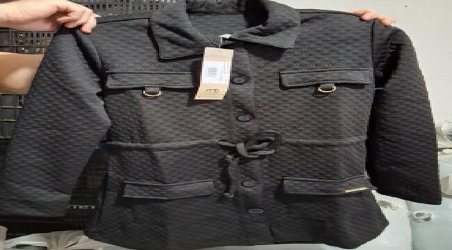 Foto de 58 peças do modelo “Blazer MB Matelasse”