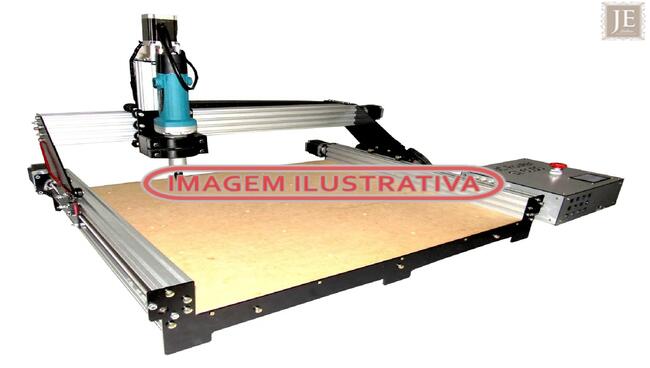 Foto de 01 máquina Router CNC para madeira