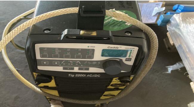 Foto de 01 máquina de solda TIG 2200I AC/DC, tipo Caddy TA34