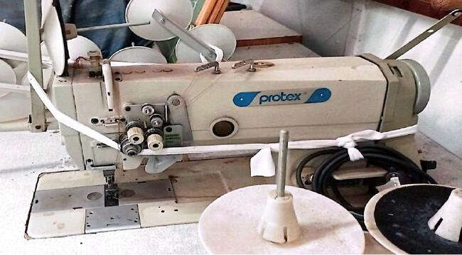 Foto de 01 máquina de pesponto, marca Protex