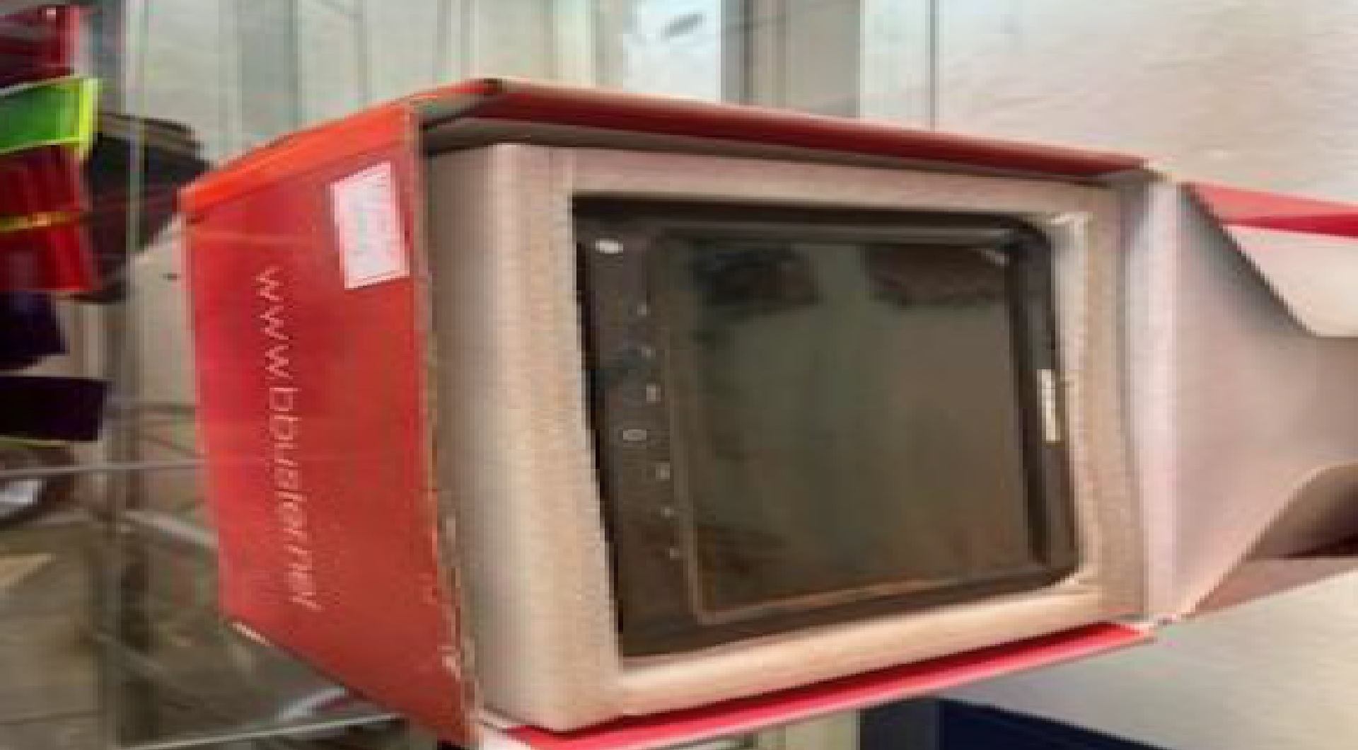 Foto de 01 TV monitor B. Buster