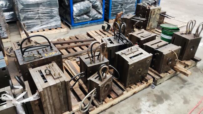 Foto de 01 molde industrial, para fabricação de bateria de caminhão