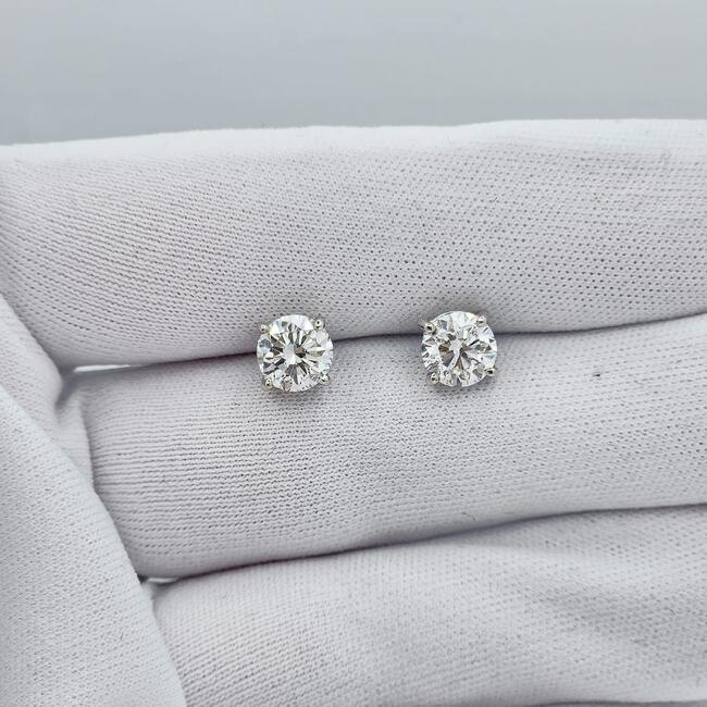 BRINCO SOLITÁRIO DIAMANTE EM OURO BRANCO 18K