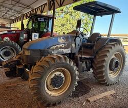 Foto de 01 Trator agrícola New Holland TL85-E, ident. chassis ZBCB1789, ano provável 2012, parou funcionando
