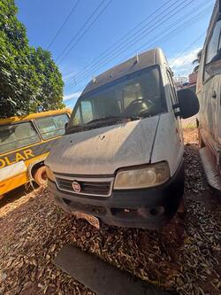 Foto de 01 Van Fiat Ducato Greencar ambulância, diesel, cor branca, ano 2013/14, placa OBE-8485, chassis 93W245G34E2128722, painel incompleto, mecânica faltando peças/itens não relacionados.