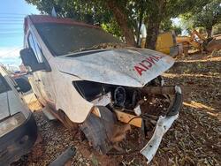 Foto de 01 Van Mercedes Benz Sprinter ambulância, diesel, cor branca, ano 2019/20, placa FOM1C26, chassis 8AC907643LE180599, painel incompleto, motor só pedaços desmontados, faltando peças/itens não relacionados.