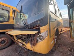 Foto de 01 Ônibus Volkswagem 15.190, diesel, cor amarelo, ano 2012/13, placa OBE-8782, chassis 9532E82W0DR313704, motor/mecânica faltando peças/itens não relacionados.