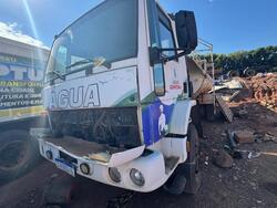 Foto de 01 Caminhão Ford Cargo 2422, diesel, branco, 2001, placa GVO0C46, chassis 9BFYTNHT61BB06540, eixo duplo, com tanque d´água aprox. 15.000 litros, faltando peças/itens não relacionados. Obs.: regularização da adaptação por conta e risco do arrematante.