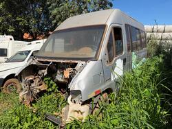 Foto de Van Fiat Ducato, prata, 2010/11, motor só parte do bloco, falta itens/peças não relacionados.