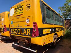 Foto de Ônibus Volksbus 15.190, amarelo, 2013/14, motor/mecânica faltando peças/itens não relacionados