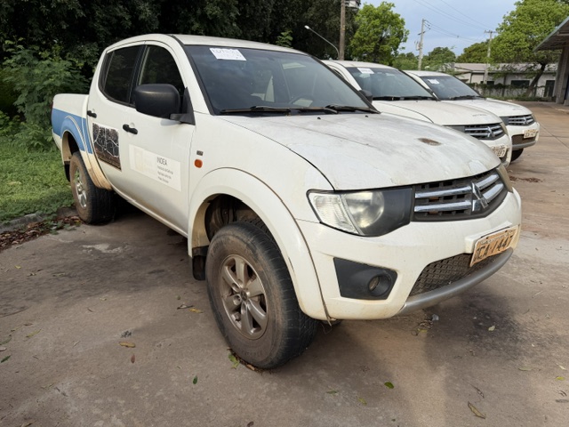 MMC L-200 Triton 2.4 HLS, cabine dupla, branco, 2015/16, sem TBI, faltando peças e itens não relacionados — foto 1 de 4