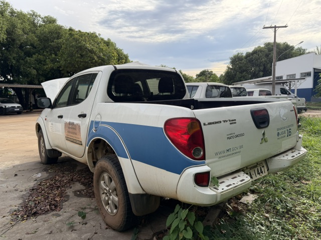 MMC L-200 Triton 2.4 HLS, cabine dupla, branco, 2015/16, sem TBI, faltando peças e itens não relacionados — foto 4 de 4