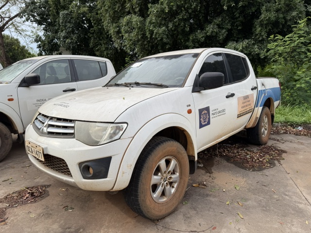 MMC L-200 Triton 2.4 HLS, cabine dupla, branco, 2015/16, sem TBI, faltando peças e itens não relacionados — foto 1 de 4