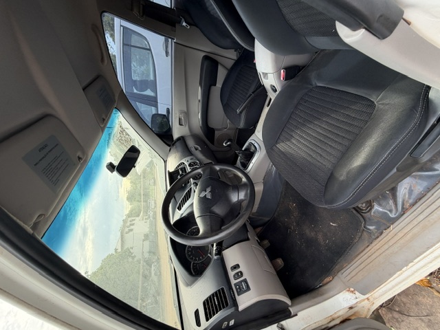 MMC L-200 Triton 2.4 HLS, cabine dupla, branco, 2015/16, sem TBI, faltando peças e itens não relacionados — foto 3 de 4